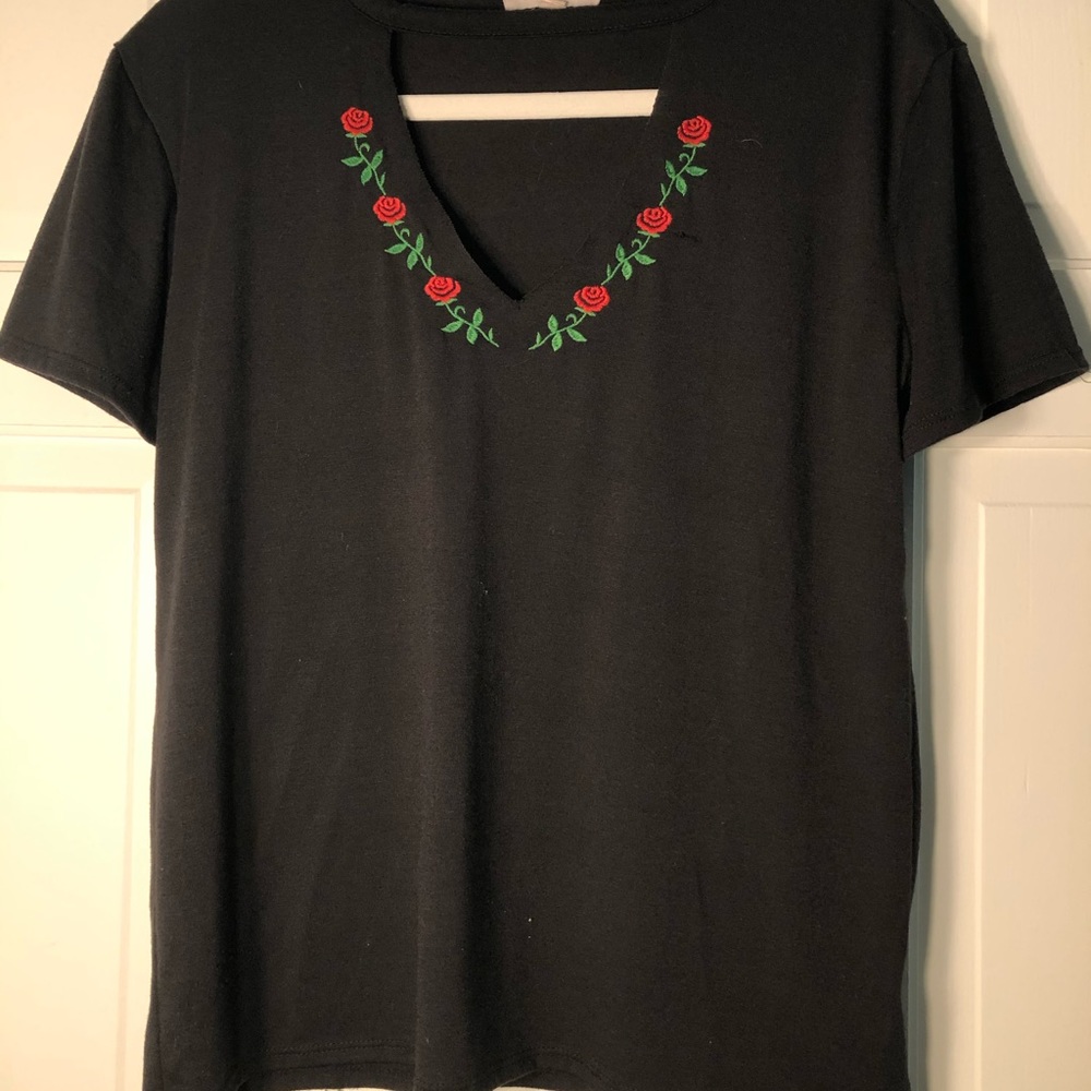 Simple T-shirt with cute details
